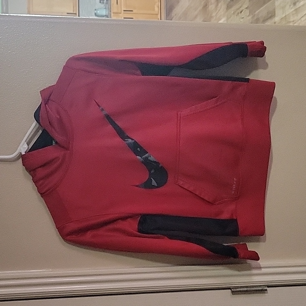Red Nike ThermaFit hoodie youth size medium